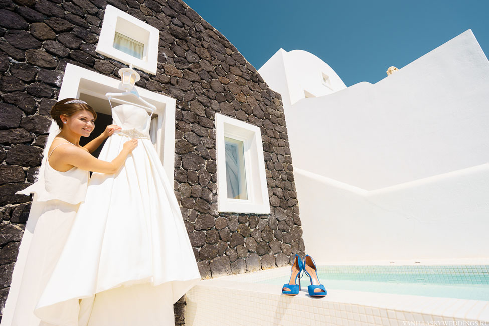 3-things-should-not-be-saved-on-santorini-wedding