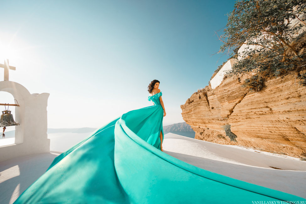 flying_dress_photoshoot_santorini-greece