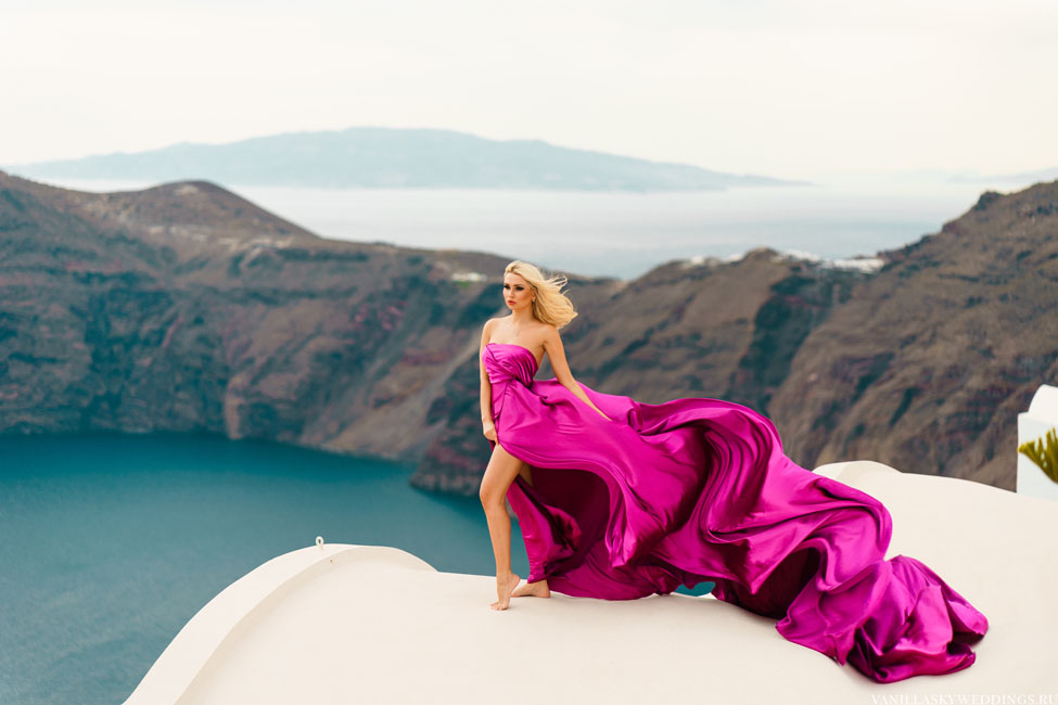flying_dress_photoshoot_santorini-greece