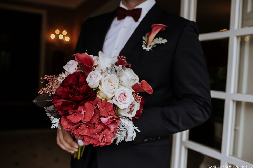 italy_como_wedding_bouquets_marsala_peonies