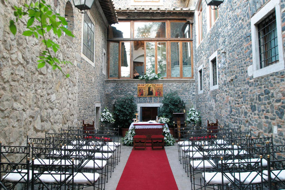 symbolic-wedding-near-rome-in-castle