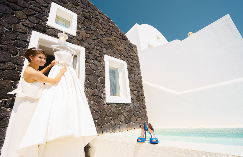 morning-bride-santorini-in-hotel-caldera-view