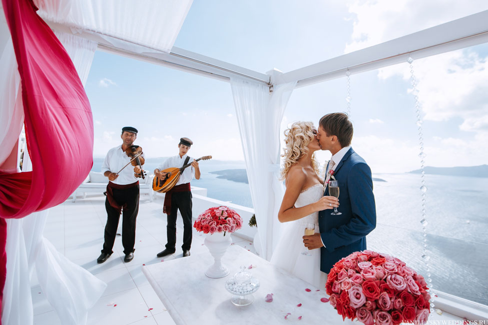 santorini-greece-wedding-package-for-20-persons